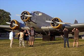 People in front of an aircraft, Essen-Mülheim airfield, Mülheim an der Ruhr, Ruhr area, North