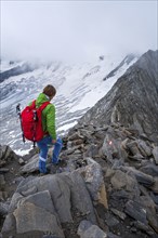 Descent, cloudy, weather, Schönbichlerhorn, glacier, Großer Möseler, Zillertal, Berliner Höhenweg,