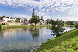 City view, Danube bank with historic old town, fishermens quarter, Metzgerturm and cathedral, Ulm,