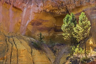 Ochre nature trail, Le Sentier des Ocres, former ochre mining area, ochre rocks, Roussillon,