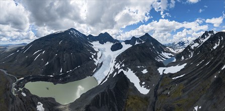 Kaskasavagge valley with Kaskapakte glacier and mountains, Kaskasatjåkka mountain, Kuopertjåkka and