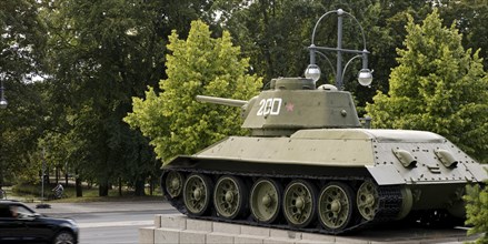 Tanks at the Soviet Memorial in Tiergarten with Strasse des 17. Juni, Berlin, Germany, Europe