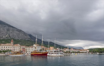 View of town and harbour, Adriatic Sea, Makarska, Makarska Riviera, Dalmatia, Croatia, Europe