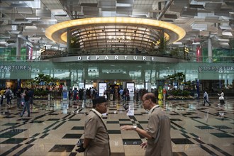 01.03.2019, Singapore, Republic of Singapore, Asia, Two airport employees talk in the departure