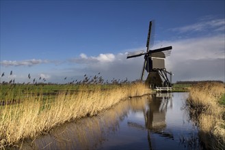 The Broekmolen is a windmill near Streefkerk in the Dutch region Alblasserwaard