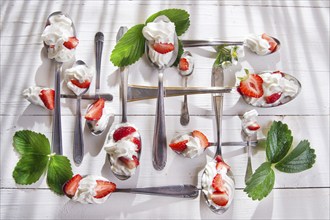 Presentation of the strawberries with cream spoons on various