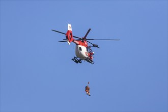 International disaster control exercise Magnitude with more than 1000 rescuers. Abseiling from a