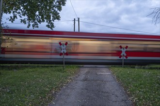 Passing Gräfenberg railway, single-track branch line, at the unrestricted level crossing,