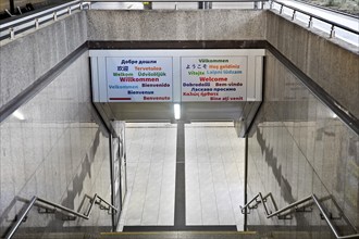 Welcome greeting in twenty-one languages at Düsseldorf Central Station, Migration, North