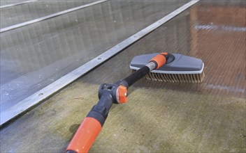 Clean patio roof with telescopic pole and brush