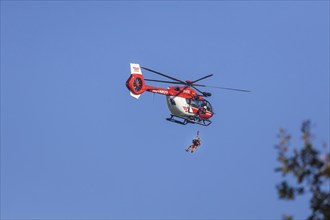 International disaster control exercise Magnitude with more than 1000 rescuers. Abseiling from a