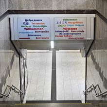 Welcome greeting in twenty-one languages at Düsseldorf Central Station, Migration, North