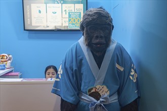 12.01.2019, Singapore, Republic of Singapore, Asia, A life-size gorilla dummy dressed in a kimono