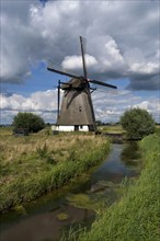 Oude Doornse mill is a windmill near Almkerk in the Dutch province Noord-Brabant