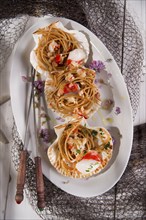 First dish with spaghetti integral to scallops and parsley