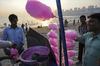 12.12.2011, Mumbai, Maharashtra, India, Asia, A street vendor sells candyfloss at Chowpatty Beach