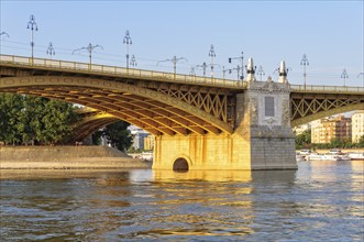 The three-way Margaret Bridge over the Danube connects Buda and Pest and links Margaret Island to