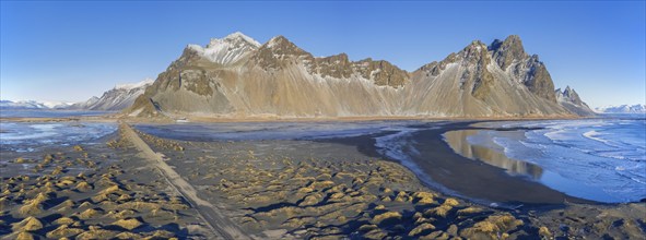 Vestrahorn, Vesturhorn, scree mountain made of gabbro and granophyre rocks, part of the Klifatindur