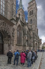 Guided tour around the Sebaldus Church, Nuremberg, Middle Franconia, Bavaria, Germany, Europe