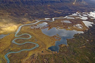 Ladtjovagge with the meandering river Ladtjojakka and many small lakes, autumn, Nikkaluokta,