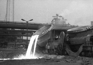 The work of the steelworkers, like here on 31 August 1971 at the Mannesmann-Huettenwerke in