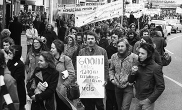 Students, mostly from universities in North Rhine-Westphalia, demonstrated through Bonn city centre