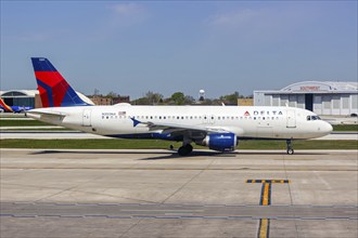 A Delta Air Lines Airbus A320 aircraft with the registration number N350NA at Chicago Midway