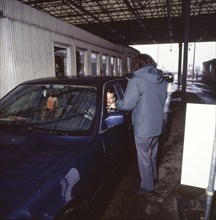 Customs activities, here on 29.11.1994 in Pomellen, on the German-Polish border, Germany, Europe