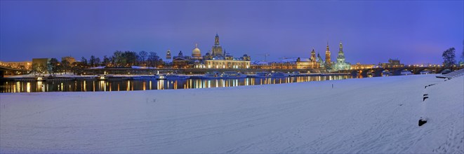 Dresden silhouette in winter