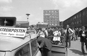 The strike in the collective bargaining dispute in the chemical industry, here the pickets on 22