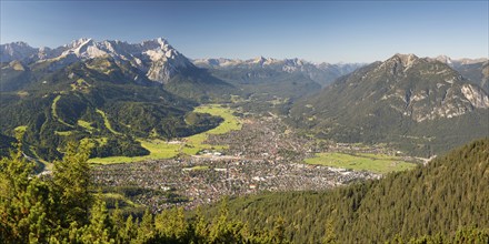 Panorama from Wank, 1780m, onto the Wetterstein Mountains with Alpspitze 2628m, Jubiläumsgrat and