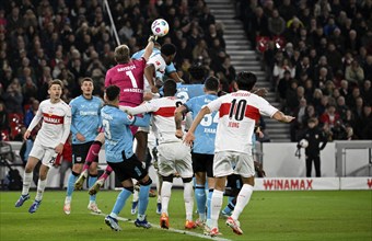 Penalty area scene, Goal area scene Goalkeeper Lukas Hradecky Bayer 04 Leverkusen (01) Fist