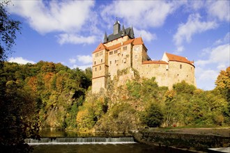 The castle rises on a steep rock above the Zschopau. Within the large group of hilltop castles, it