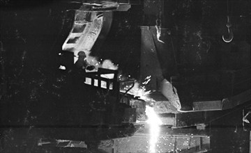 Steel production at the Hoesch AG steelworks in the Westfalenhuette on 4.12.1974 at the blast