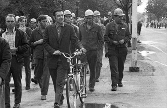 Workers and employees of Chemische Werke Huels (CWH), here in Marl on 30 June 1971, went on a