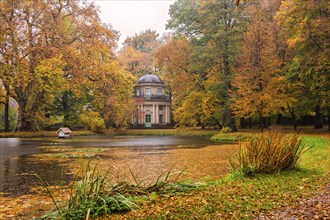 About 15 kilometres east of Dresden city centre, directly on the Elbe, lies Pillnitz Palace & Park,