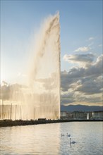 Sunset at the Jet d'eau, the landmark in the Lake Geneva basin, Canton Geneva, Switzerland, Europe