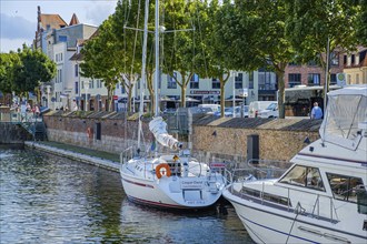 Sailing yacht with the inscription on the stern: Caspar David Lauterbach, for sale at the time of