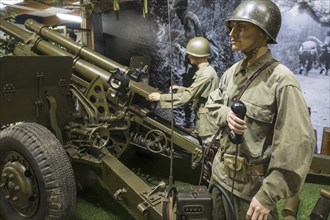 Diorama showing WW2 US soldiers operating field gun in the Musée Mémorial d'Omaha Beach museum,