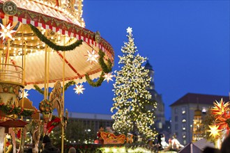 The Striezelmarkt, which has been held since 1434, is the oldest Christmas market in Germany and