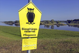 Biosphere Reserve sign along the Biosphärenreservat Flusslandschaft Elbe, Elbtalaue, Niedersachsen,