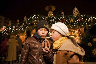 Striezelmarkt, arts and crafts from the Ore Mountains