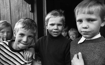 Children, large families and single parents in a homeless shelter on 28.6.1971 in Hilden, Germany,