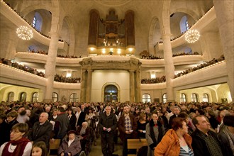 The Christmas season begins on Christmas Eve with the Christmas Vespers of the Dresden Kreuzchor in