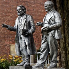 Statues of Karl Marx and Vladimir Ilyich Lenin in front of the Central Committee of the MLPD,