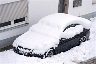 Car, car, snowed in on car park in front of house, fresh snow, heavy snowfall, masses of snow, snow