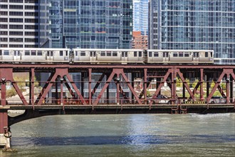 Chicago L Elevated elevated metro railway public transport on a bridge in Chicago, USA, North