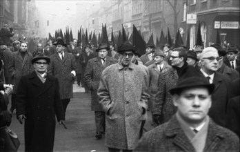 With black flags, miners of the Bismarck colliery and their relatives demonstrated against the