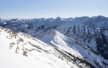 View of snow-covered mountain peaks, mountain panorama, ski tour to Schafreuter, Karwendel, Tyrol,