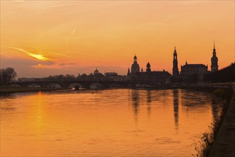 DEU Saxony Dresden Dresden silhouette in the morning, seen from the new terrace